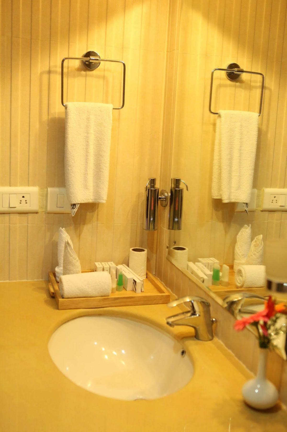 Hotel Airlink Castle Nedumbassery Dış mekan fotoğraf